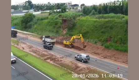 Deslizamento após chuva interdita Rodovia Washington Luís por horas em Itirapina