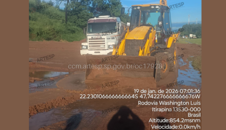 Deslizamento após chuva interdita Rodovia Washington Luís por horas em Itirapina