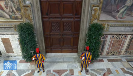 Primeiro dia de conclave Cardeais se reúnem na Capela Sistina para a escolha do novo Papa
