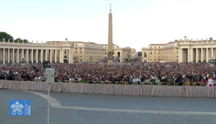 Primeiro dia de conclave Cardeais se reúnem na Capela Sistina para a escolha do novo Papa