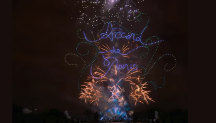 Torre Eiffel se ilumina com as cores do Brasil nas celebrações do Dia da Bastilha em Paris